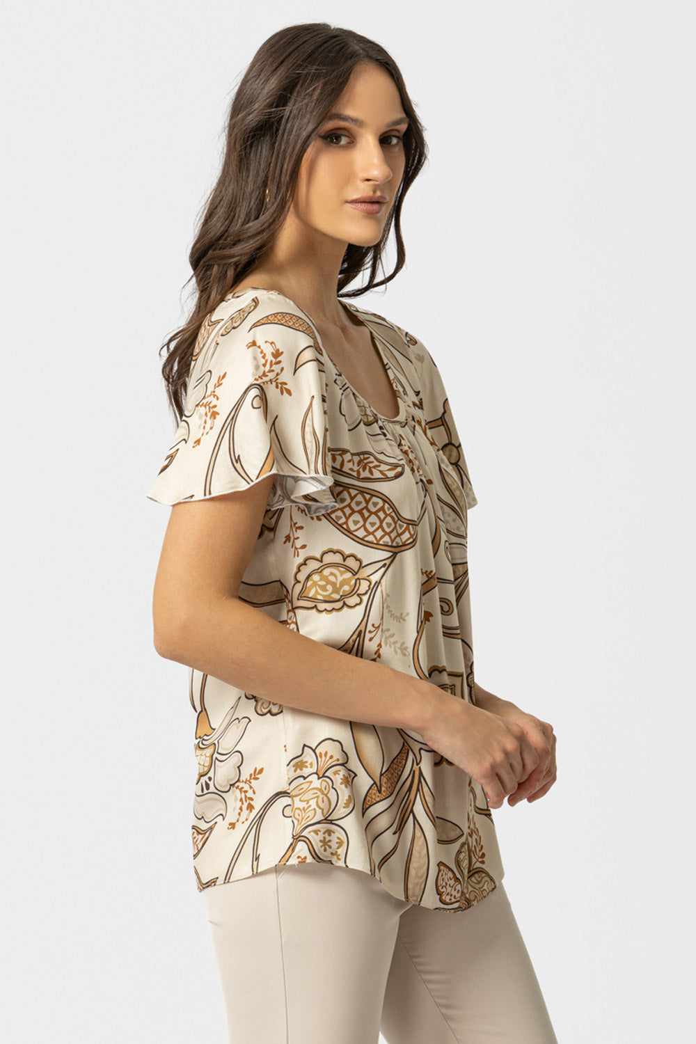 μπεζ μπλούζα με floral μοτίβο και κοντό μανίκι