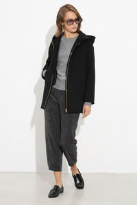 Μαύρο παλτό με κουκούλα και χρυσό φερμουάρ σε ίσια γραμμή από την Ellisargi Boutique