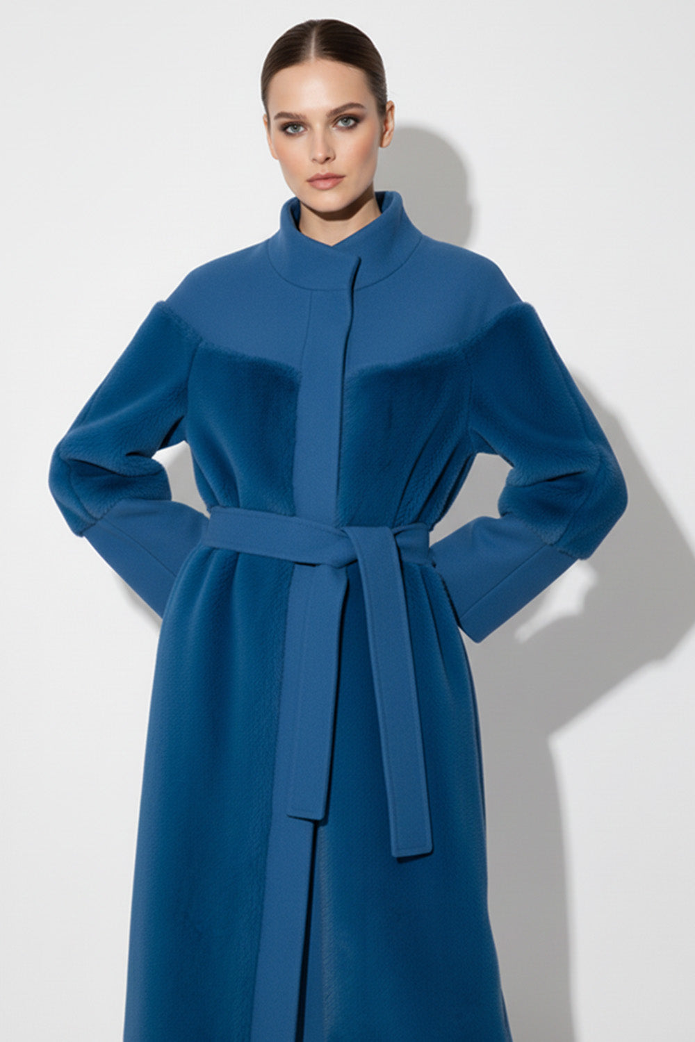 Μπλε Παλτό με Ζώνη και Faux Fur Λεπτομέρειες