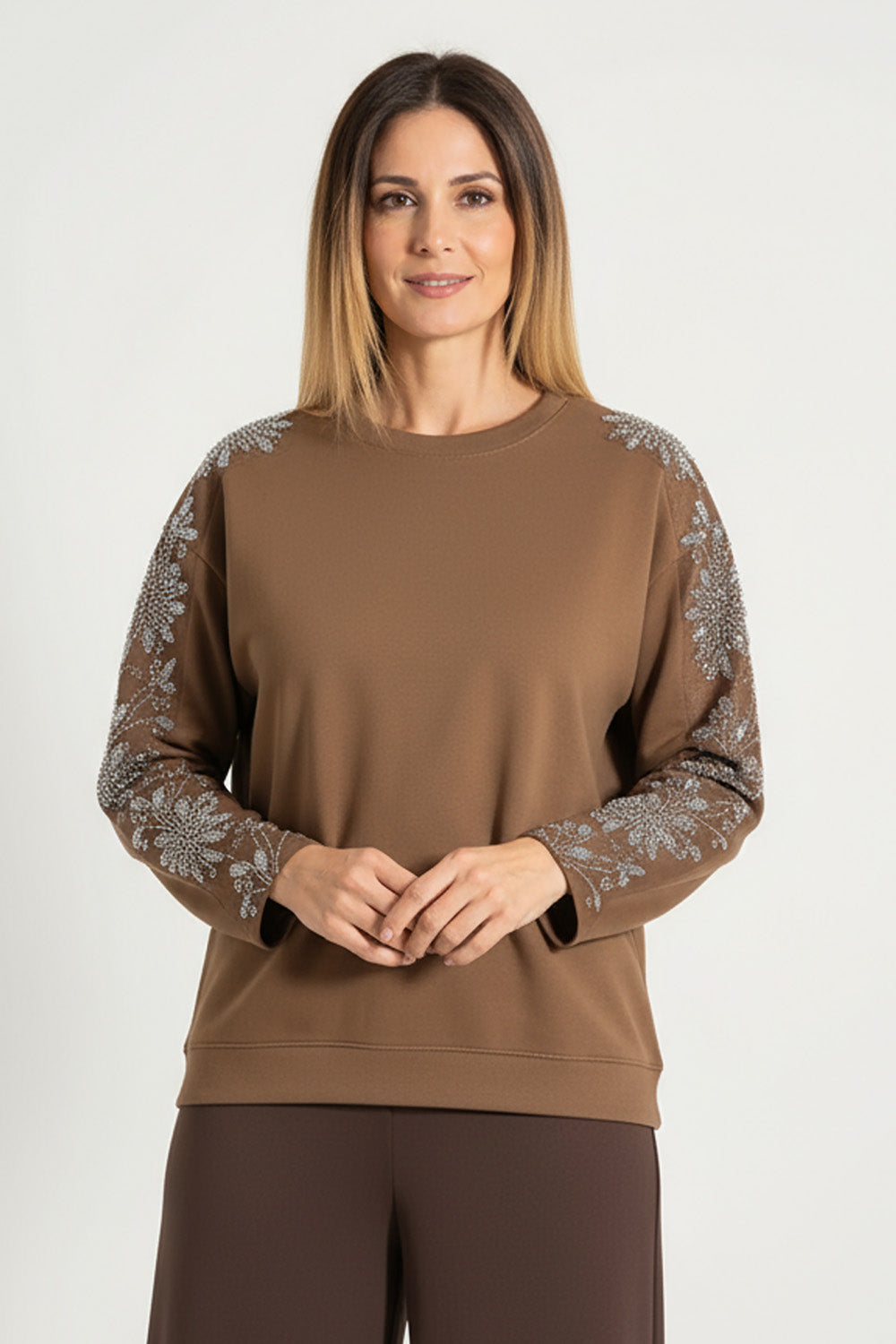 Μπλούζα καφέ με παγιέτες στα μανίκια