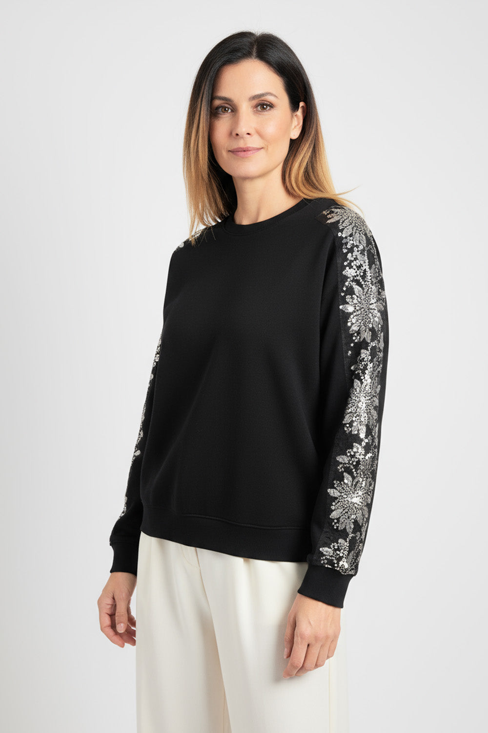 Μαύρη μπλούζα με παγιέτες σε floral σχέδιο στα μανίκια, elegant top Ellisargi Boutique