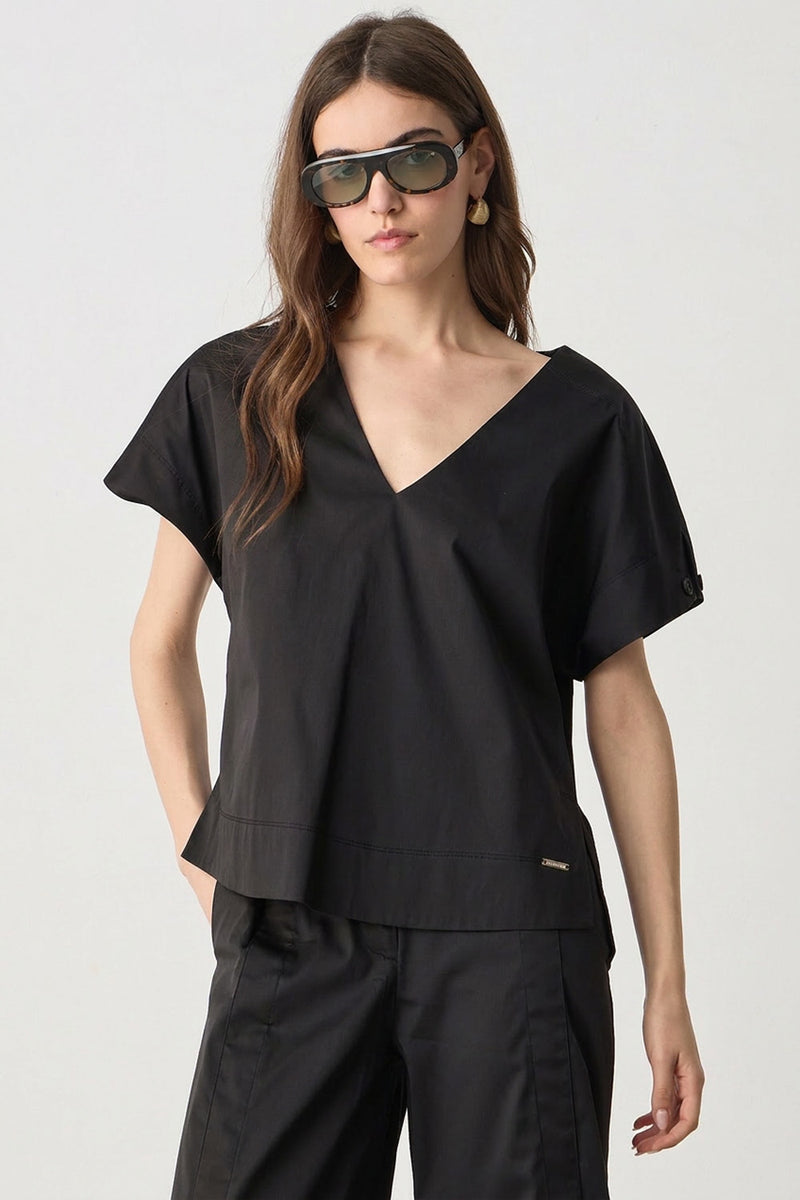 Κοντομάνικη Μπλούζα Ποπλίνα με V Λαιμόκοψη Μαύρη