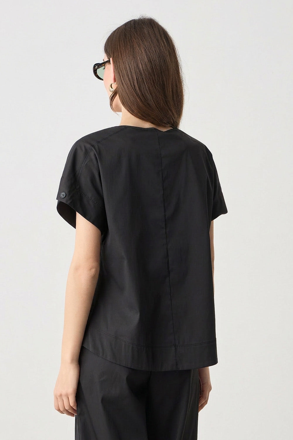 Κοντομάνικη Μπλούζα Ποπλίνα με V Λαιμόκοψη Μαύρη