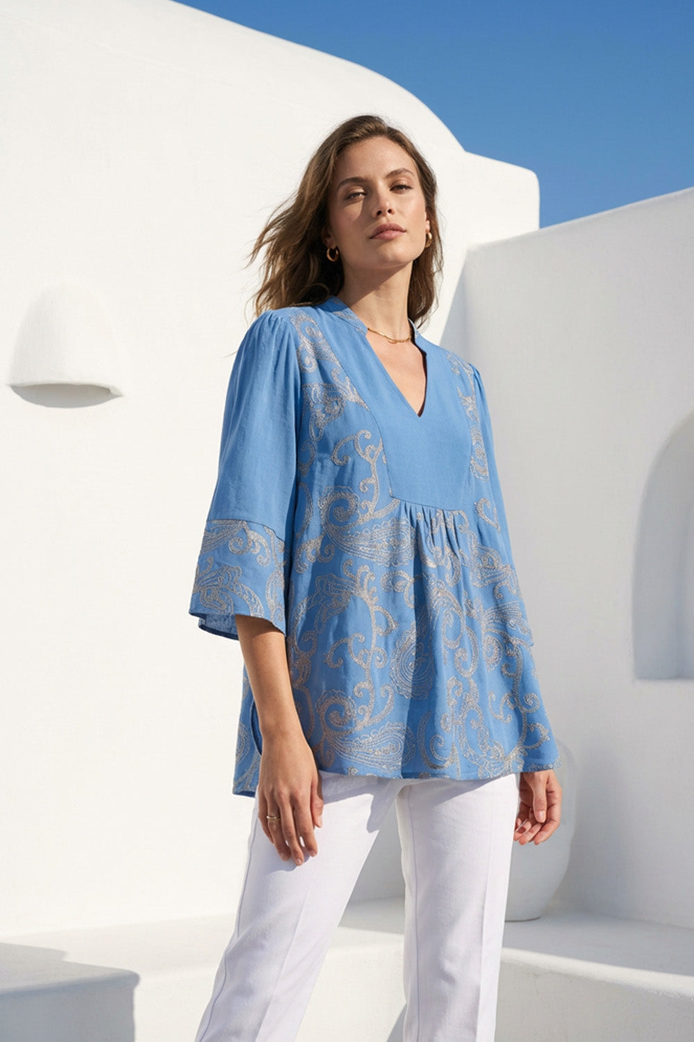 Γυναικεία μπλούζα σιέλ με λαχούρια και V λαιμόκοψη, αέρινη γραμμή