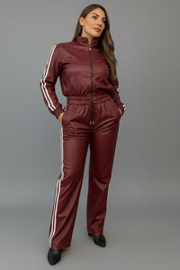 Μπορντό σετ δερματίνη με λευκές ρίγες, ζακέτα με φερμουάρ και παντελόνι με λάστιχο – Ellisargi Boutique