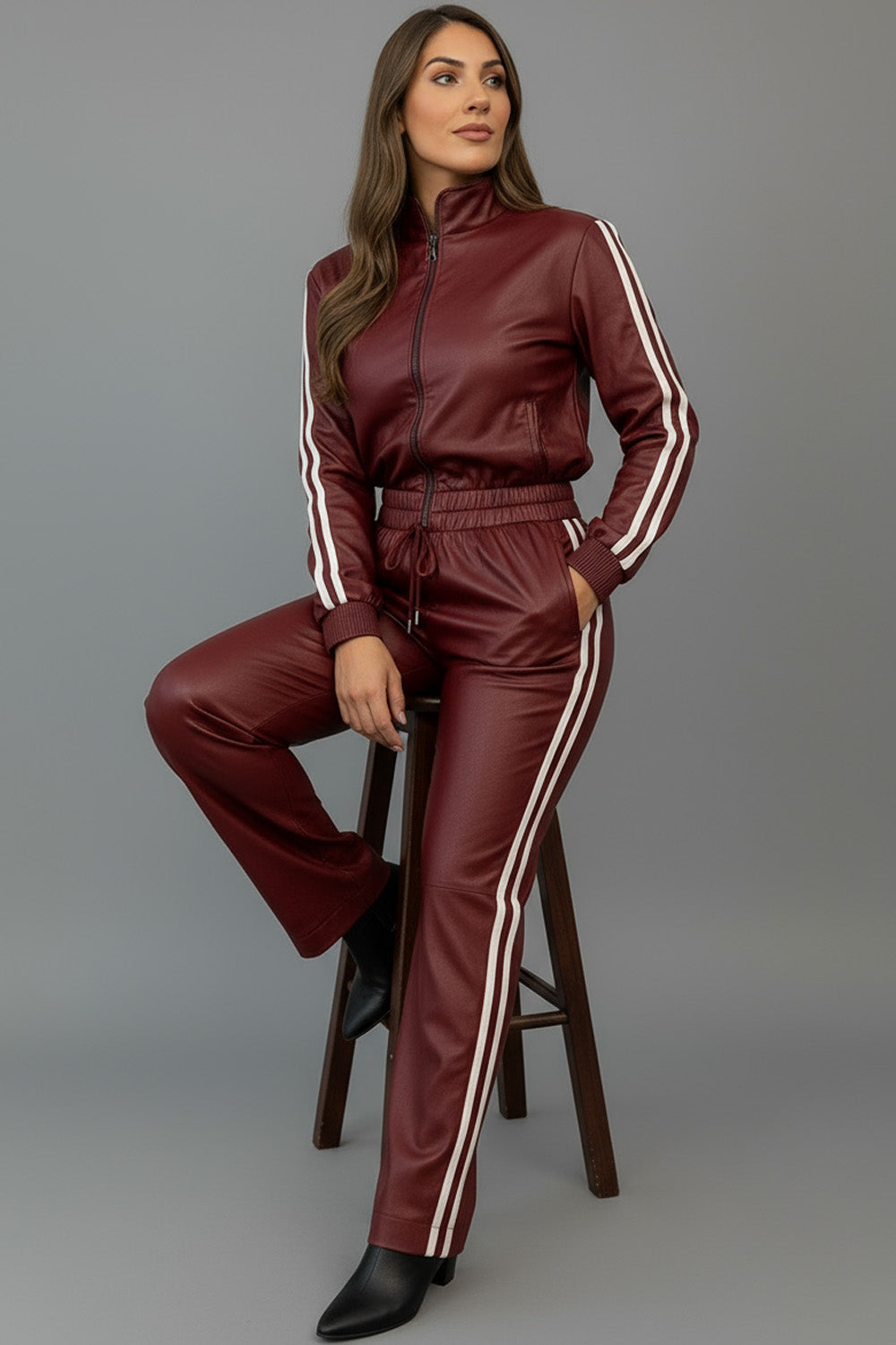 Μπορντό σετ δερματίνη με λευκές ρίγες, ζακέτα με φερμουάρ και παντελόνι με λάστιχο – Ellisargi Boutique