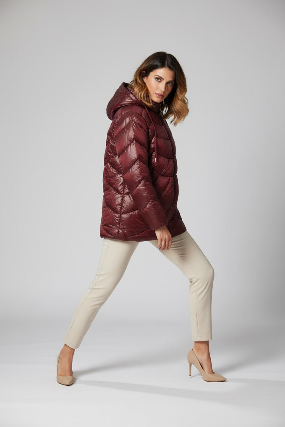 Μπορντό καπιτονέ μπουφάν με κουκούλα