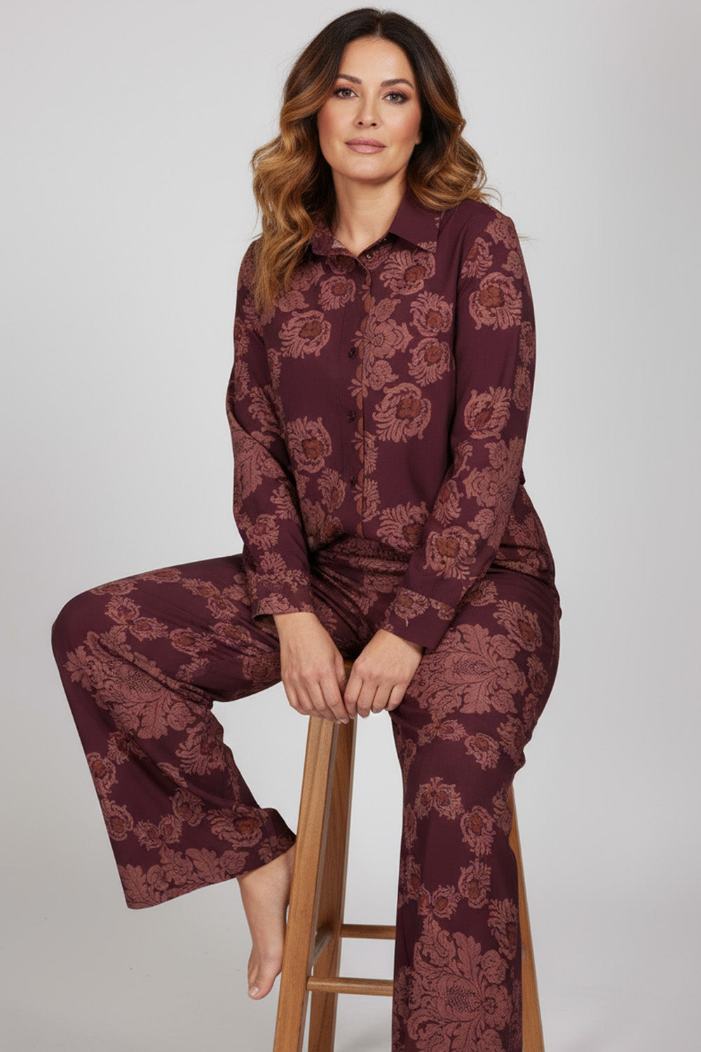Μπορντό σετ με πουκάμισο και παντελόνα με ανάγλυφο σχέδιο – Ellisargi Boutique