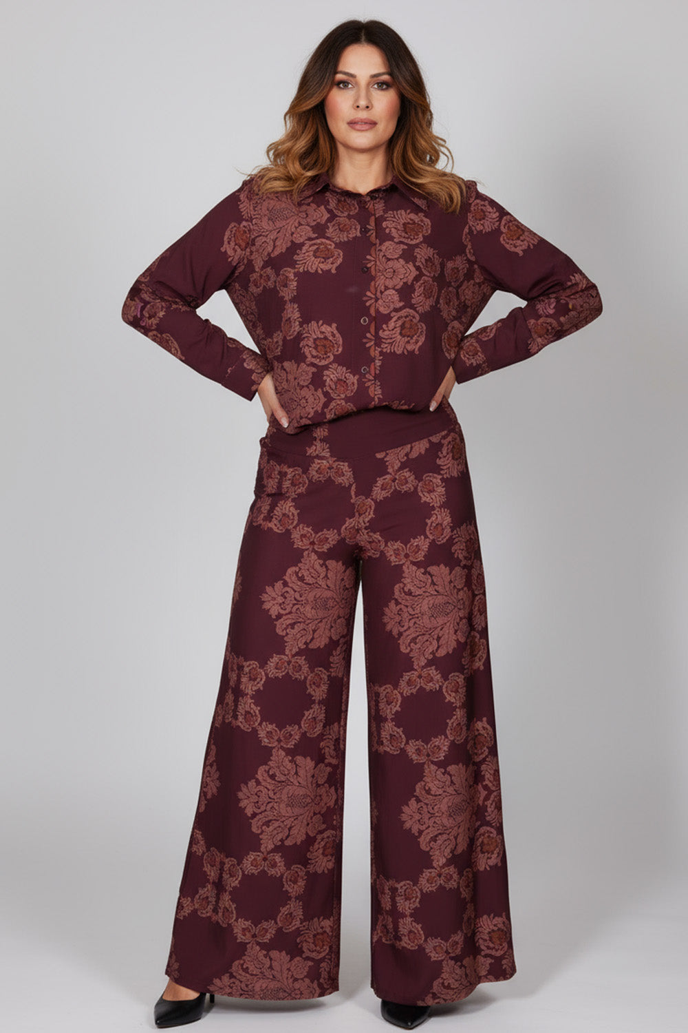 Μπορντό σετ με πουκάμισο και παντελόνα με ανάγλυφο σχέδιο – Ellisargi Boutique