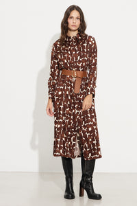 Καφέ midi φόρεμα πουκαμίσο με γεωμετρικό print και ζώνη στη μέση από την Ellisargi Boutique