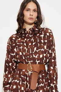 Καφέ midi φόρεμα πουκαμίσο με γεωμετρικό print και ζώνη στη μέση από την Ellisargi Boutique