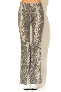 Ψηλόμεσο παντελόνι καμπάνα snake print C-THROU