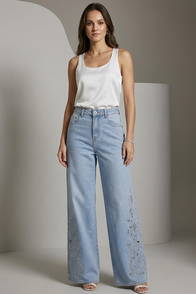 Ανοιχτό μπλε denim παντελόνα με κεντημένα μοτίβα στο κάτω μέρος των ποδιών