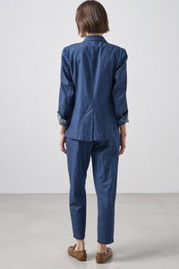 Γυναικείο μπλε denim σακάκι με patch τσέπες και πέτο σε βαμβακερό ύφασμα