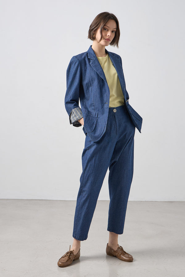 Γυναικείο μπλε denim σακάκι με patch τσέπες και πέτο σε βαμβακερό ύφασμα