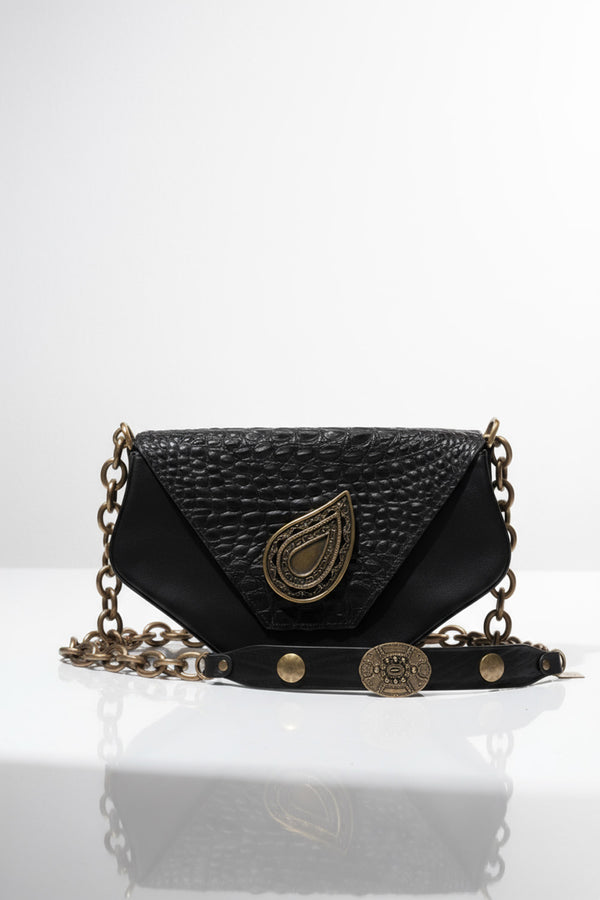 Χειροποίητη δερμάτινη τσάντα μαύρη croco με αλυσίδα και μεταλλικό μοτίφ Lavita – Ellisargi Boutique