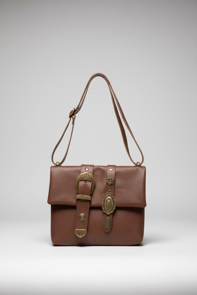 Χειροποίητη δερμάτινη τσάντα ώμου ταμπά με μεταλλική πόρπη Lavita – Ellisargi Boutique