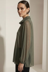 Διάφανη γυναικεία μπλούζα σε χακί χρώμα με ντραπέ λαιμόκοψη και μακριά μανίκια – Ellisargi Boutique