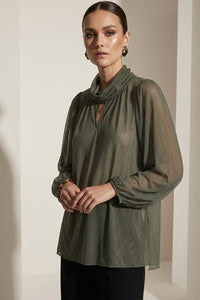 Διάφανη γυναικεία μπλούζα σε χακί χρώμα με ντραπέ λαιμόκοψη και μακριά μανίκια – Ellisargi Boutique