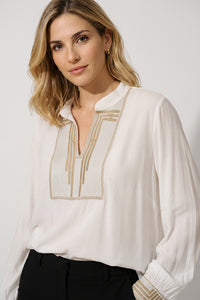 Εκρού Μπλούζα με Κέντημα & V Λαιμόκοψη featuring elegant geometric embroidery