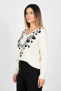 Εκρού μπλούζα με κεντητό floral σχέδιο και V λαιμόκοψη – Ellisargi Boutique
