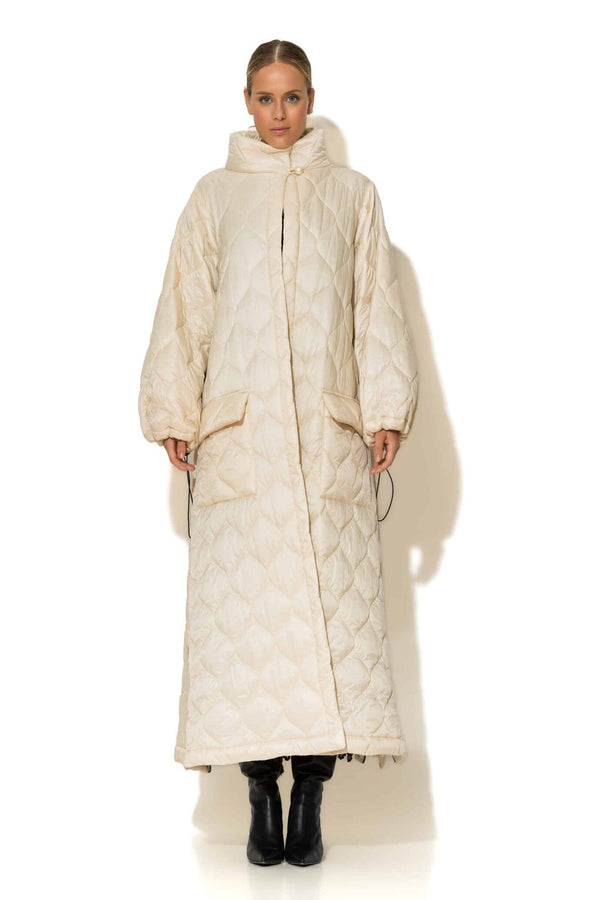 Μακρύ εκρού παλτό puffer C-THROU με ζώνη και πλαϊνά φερμουάρ – Ellisargi Boutique