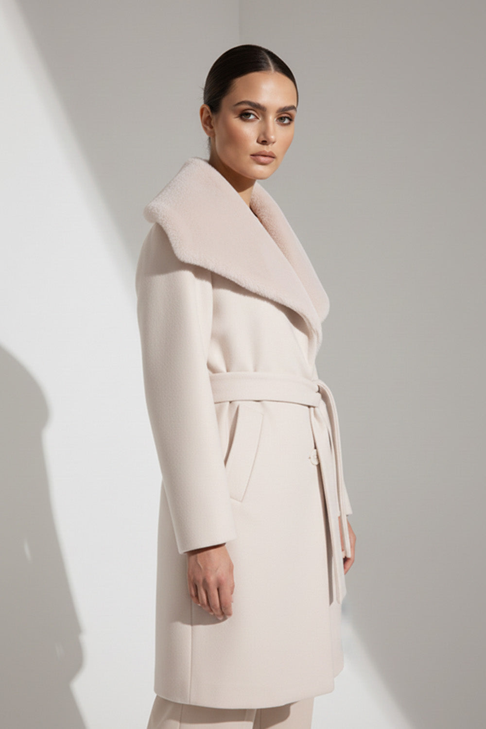 Εκρού Παλτό με Ζώνη και Faux Fur Γιακά
