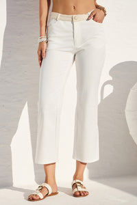 εκρού παντελόνι ψηλόμεσο με ζώνη και άνοιγμα στο τελείωμα καλοκαιρινό look