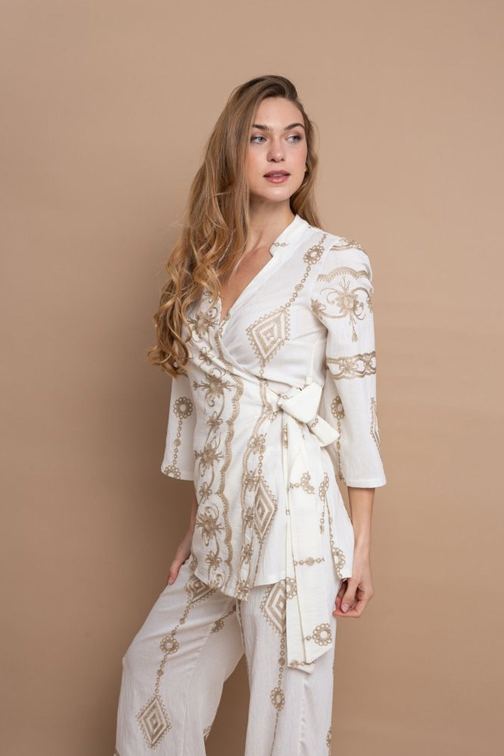 Εκρού Σετ με Χρυσά Κεντήματα – Μπλούζα Κρουαζέ & Παντελόνι