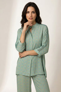 Εμπριμέ μπλούζα με mandarin γιακά και mesh λεπτομέρειες στα μανίκια σε πράσινους τόνους