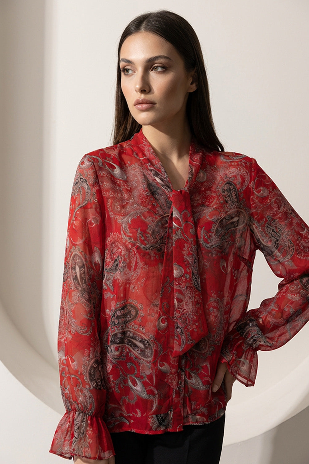 Εμπριμέ Μπλούζα Paisley με Δέσιμο – Κόκκινη