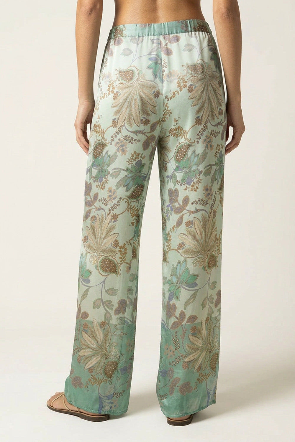 Εμπριμέ μεταξένιο παντελόνι σε πράσινους τόνους με ελαστική μέση και φούντες μπροστά