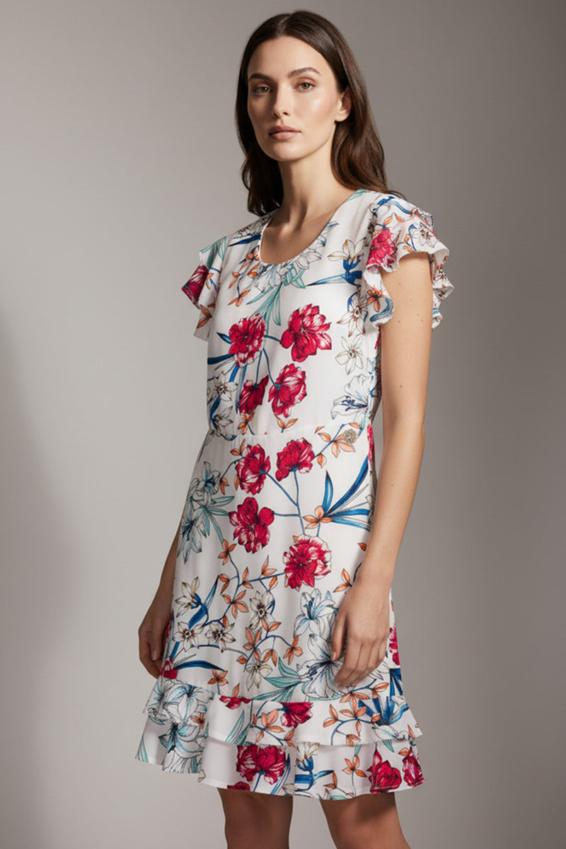 Εμπριμέ floral φόρεμα σε λευκή βάση με κόκκινα λουλούδια, κοντό μανίκι με βολάν και μήκος στο γόνατο.