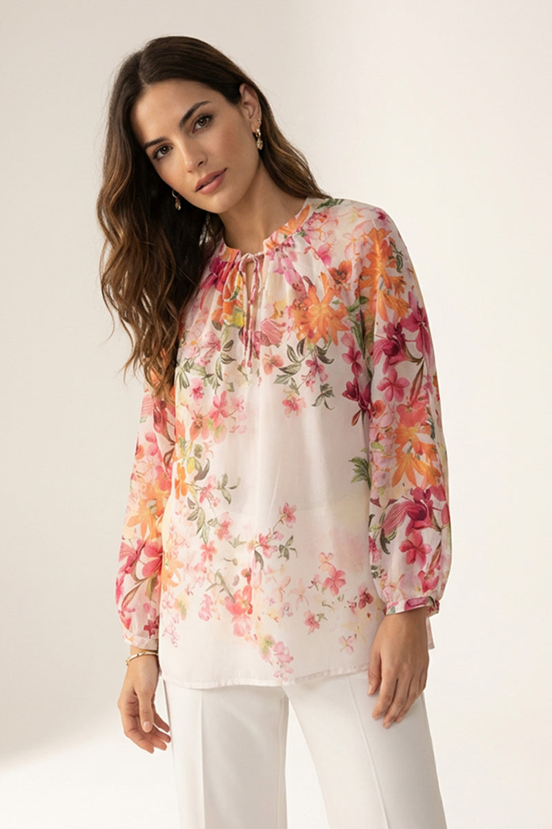 Λευκή floral μπλούζα με δέσιμο στη λαιμόκοψη και ανάλαφρη εφαρμογή