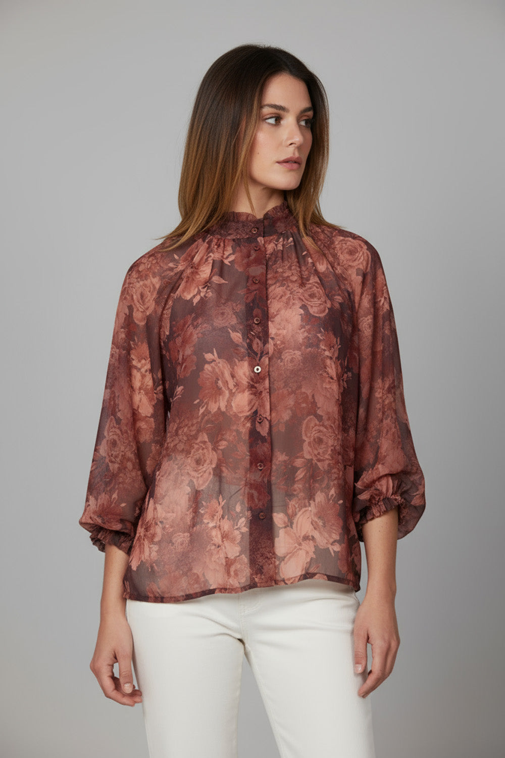 Διαφανές floral πουκάμισο σε κεραμιδί αποχρώσεις με φουσκωτά μανίκια και γιακά με σούρες.