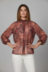 Διαφανές floral πουκάμισο σε κεραμιδί αποχρώσεις με φουσκωτά μανίκια και γιακά με σούρες.