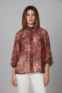 Διαφανές floral πουκάμισο σε κεραμιδί αποχρώσεις με φουσκωτά μανίκια και γιακά με σούρες.