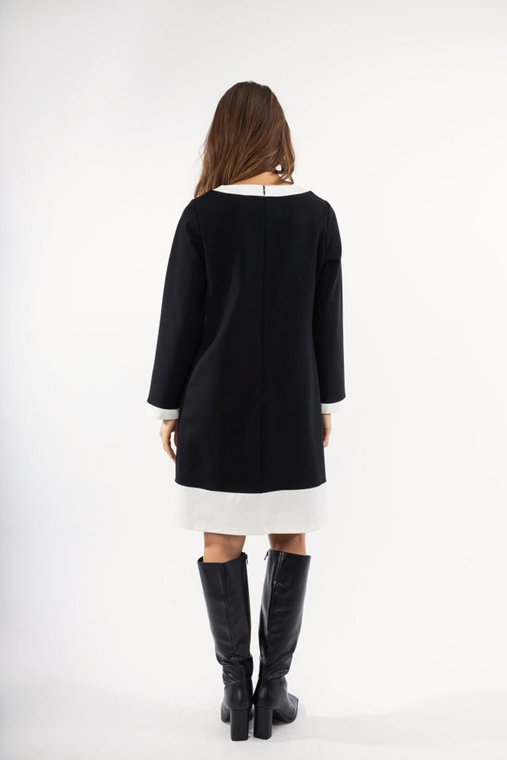 Μαύρο φόρεμα με λευκές λεπτομέρειες και ίσια γραμμή – Ellisargi Boutique