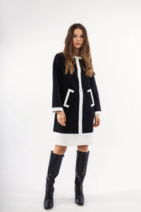 Μαύρο φόρεμα με λευκές λεπτομέρειες και ίσια γραμμή – Ellisargi Boutique