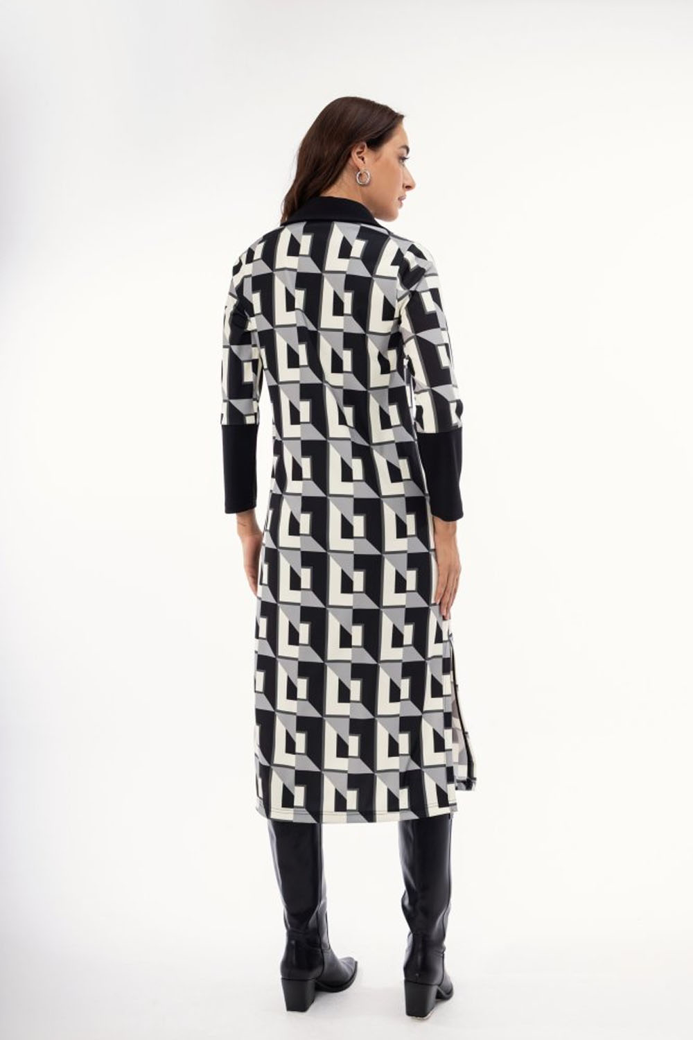 Φόρεμα εμπριμέ με γεωμετρικά σχέδια