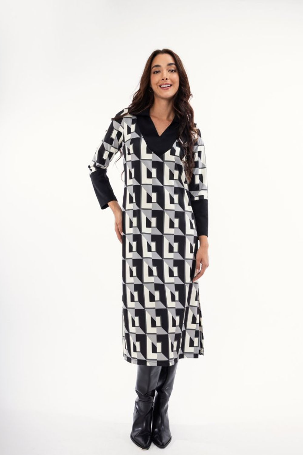 Φόρεμα εμπριμέ με γεωμετρικά σχέδια