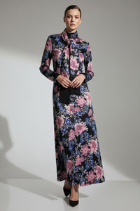 Makry saten floral forema me apospasmeno foulari se roz kai mple tones