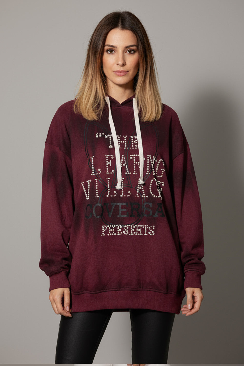 Μπορντό φούτερ με κουκούλα και strass σχέδιο