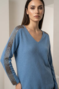 Γαλάζια πλεκτή μπλούζα με V λαιμόκοψη και διακριτική παγιέτα στα μανίκια, άνετη γραμμή από Ellisargi Boutique