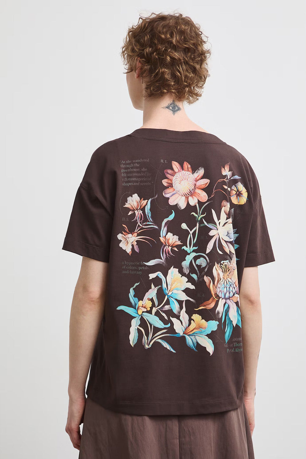 Γυναικεία Μπλούζα V-Neck με Floral Print Πλάτης – Chocolate