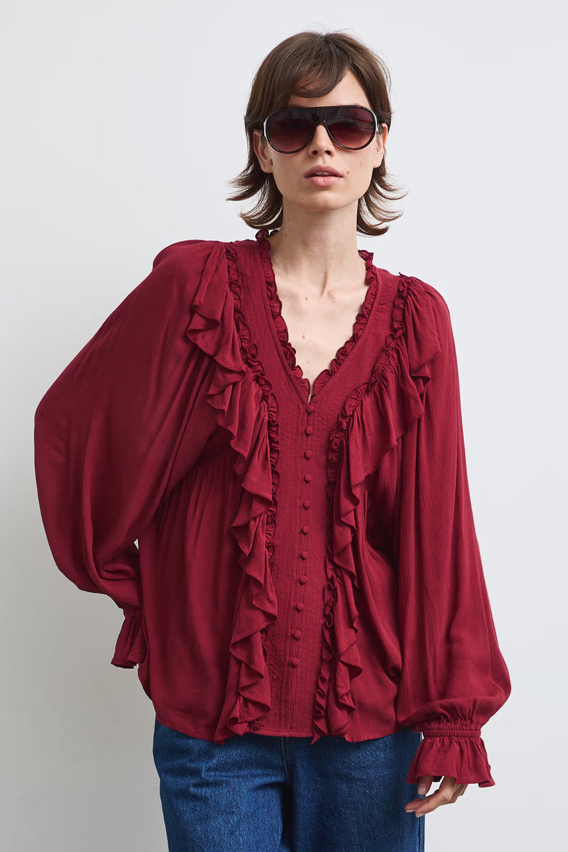Γυναικεία μπλούζα 100% βισκόζη σε burgundy με V λαιμόκοψη και βολάν.