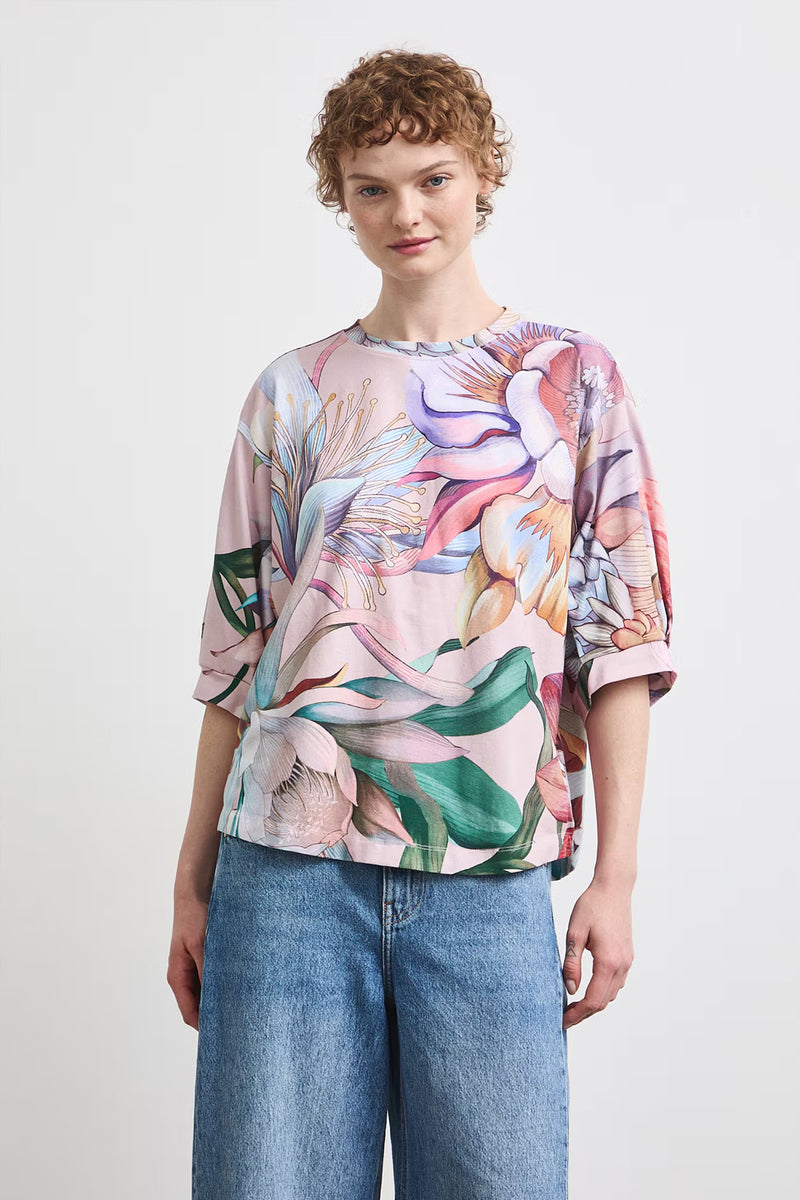Γυναικεία oversized βαμβακερή μπλούζα με πολύχρωμο floral print και μανίκια 3/4.
