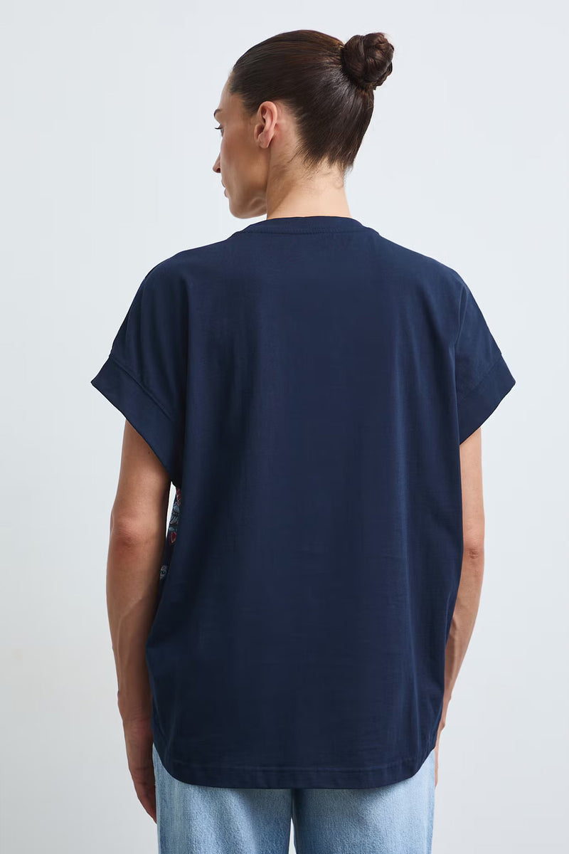 Γυναικεία navy βαμβακερή μπλούζα με bandana paisley print, κοντό μανίκι και χαλαρή γραμμή