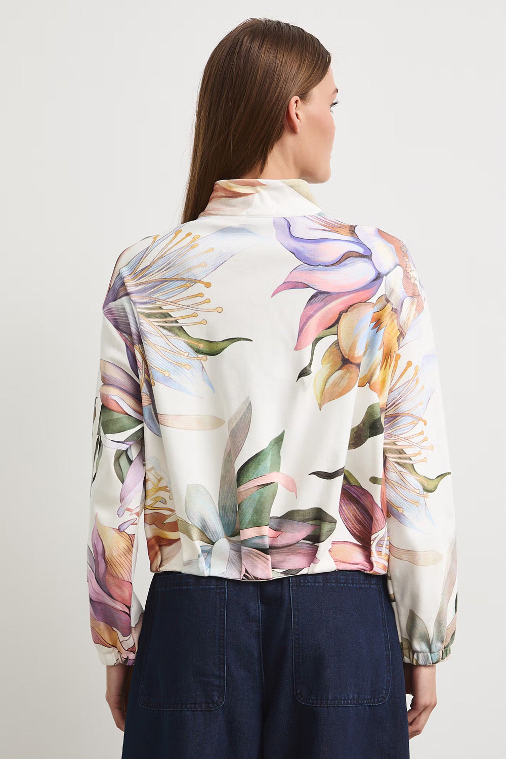 Γυναικείο off white bomber jacket με πολύχρωμο floral print και φερμουάρ μπροστά
