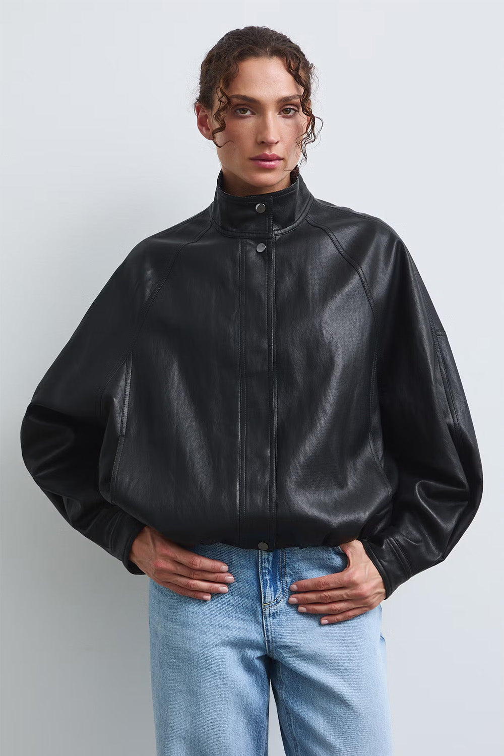 Γυναικείο Bomber Jacket με Όψη Δέρματος – Μαύρο